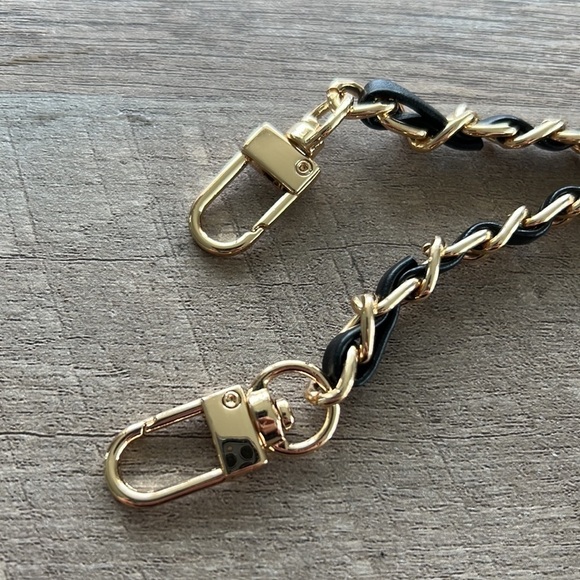 NWOT Gold & Black leather unbranded chain - Picture 2 of 5